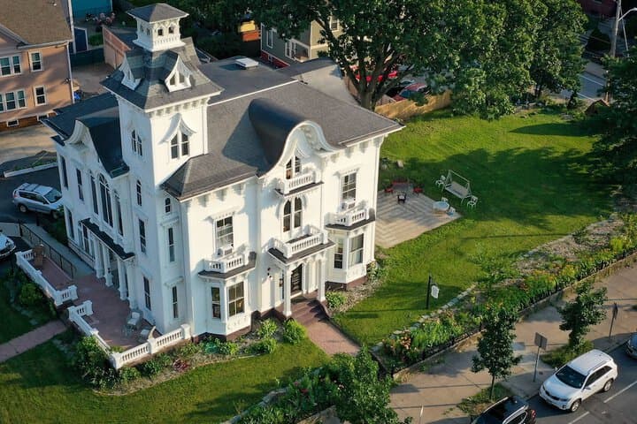 The Wedding Cake House photo 2