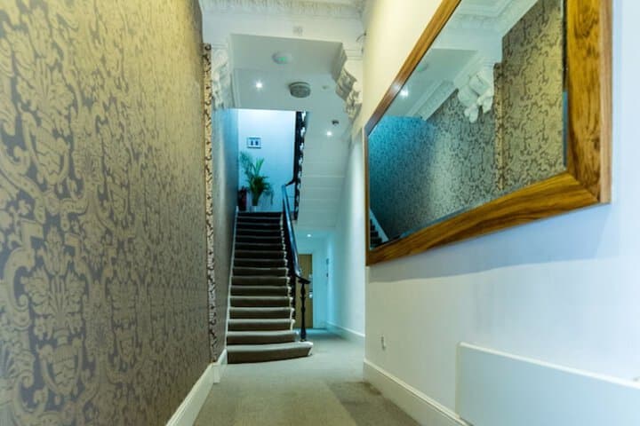 Hyde Park Superior Apartments photo 2