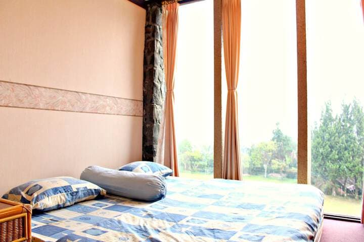 De Villa Istana Bunga by HouseinBandung photo 5