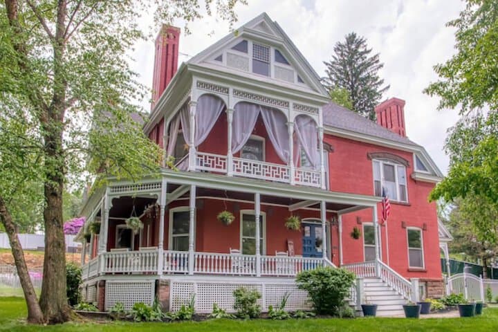 Hatch House Bed & Breakfast photo 3