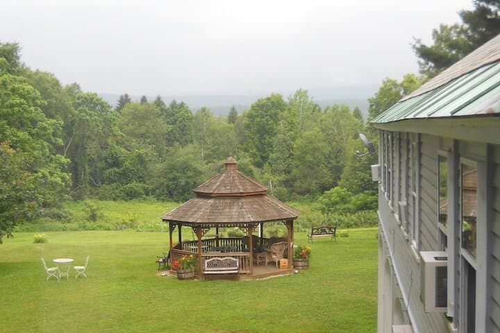 Centennial House photo 3
