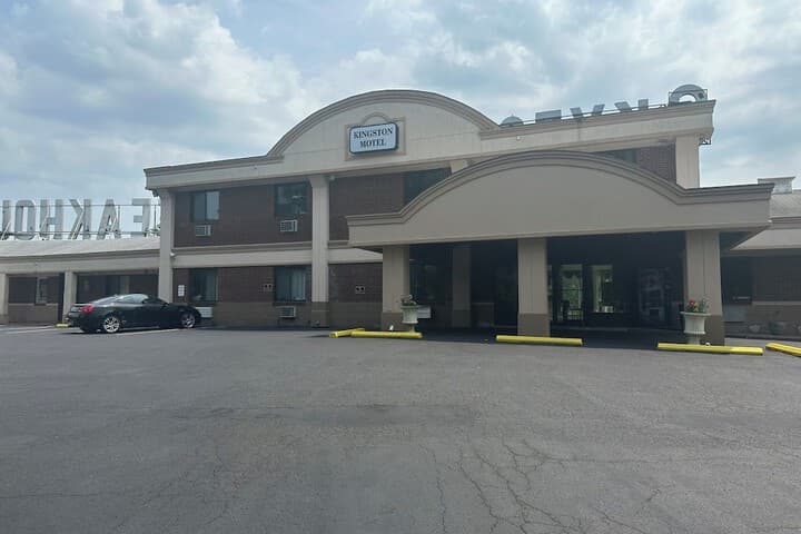 Kingston Motel photo 3