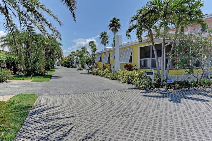 Tradewinds Beach Resort photo 5