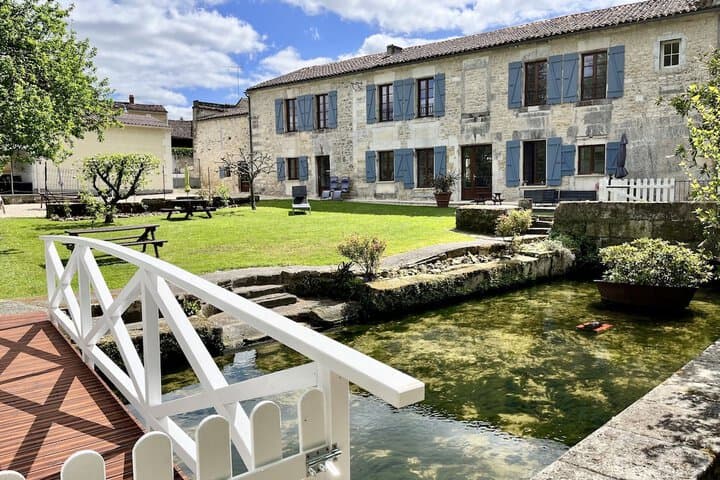 Bourg-Charente destination view