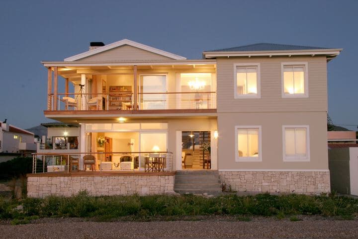 138 Marine Beachfront Guesthouse photo 3