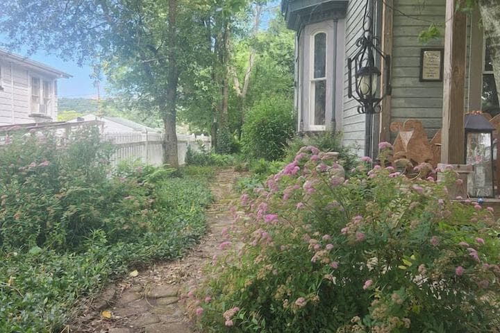 1873 Victorian Rose B & B photo 3