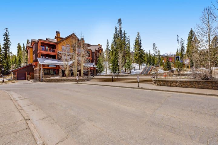 Pine Ridge Condominiums photo 2