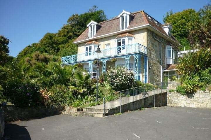 St Maur photo 2