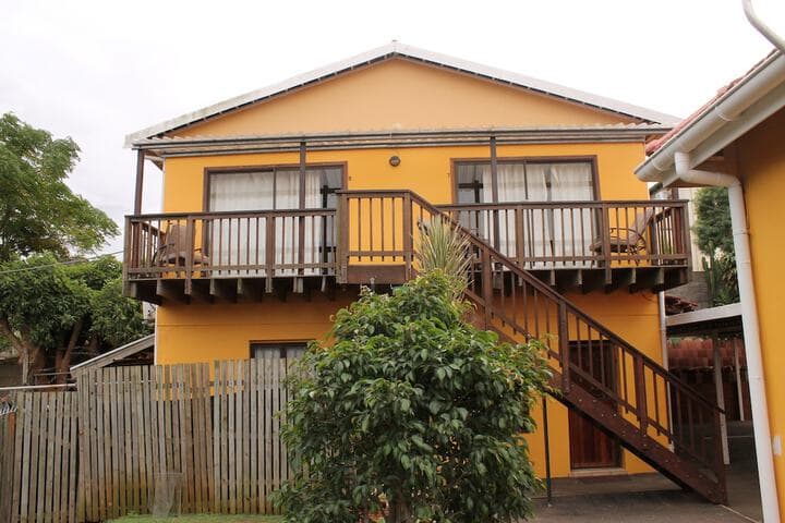 Flintstones Guest House Durban photo 4