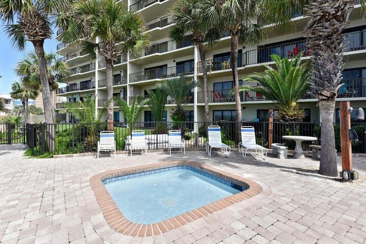 Commodore Resort by Book That Condo photo 5