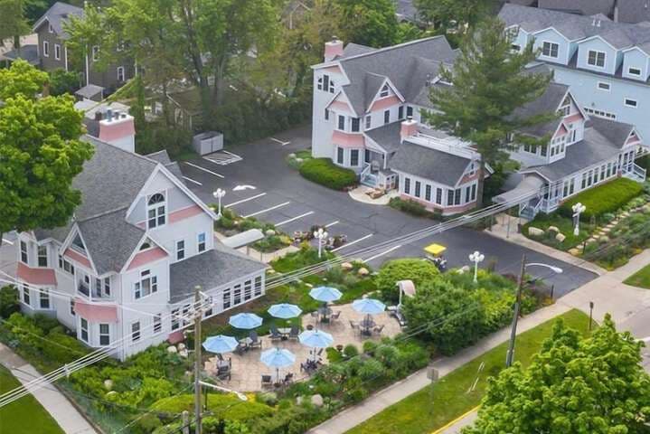Yelton Manor Bed & Breakfast photo 5