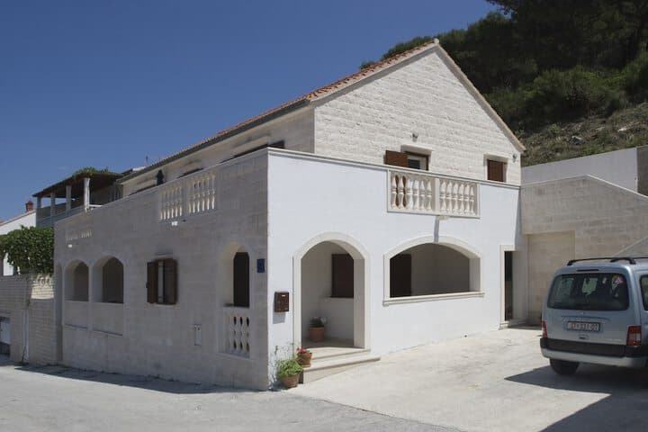 Apartments Pucisca photo 3