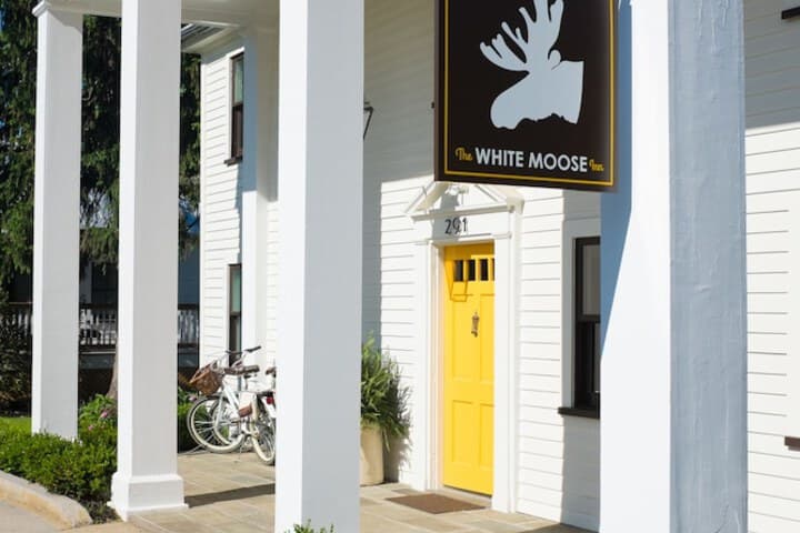 White Moose Inn photo 2