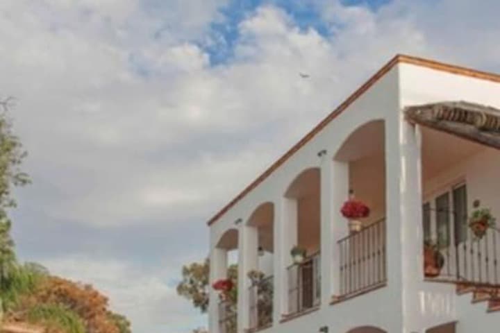 Alcazar Suites photo 3