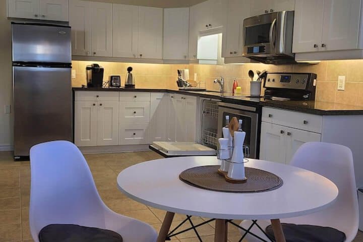 2 Bdrm Kitchen Laundry Weekly / monthly Discount photo 3