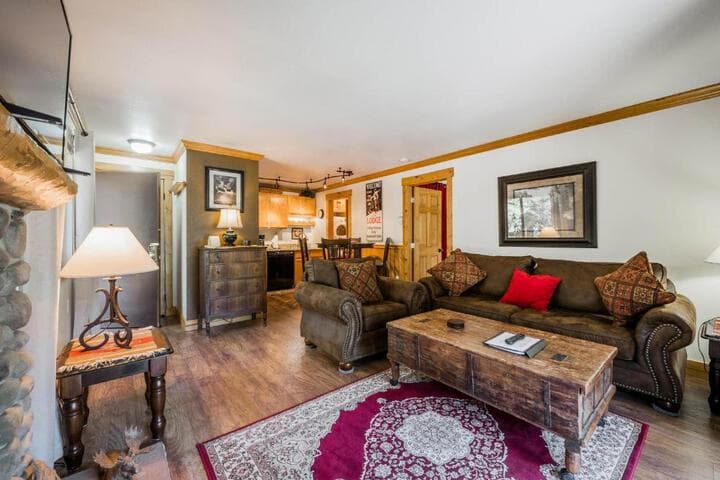 Red Pine Condominiums photo 3