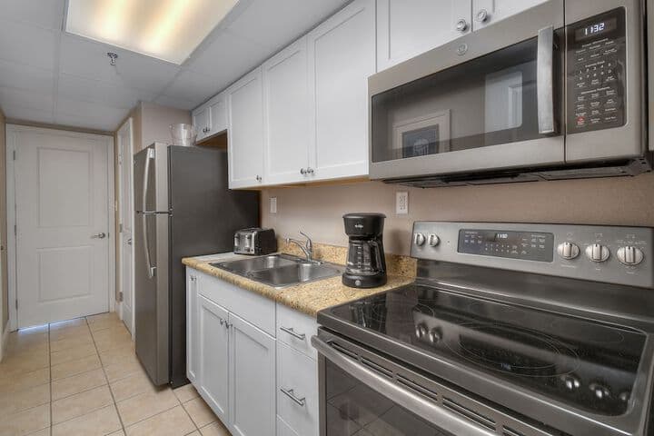 Units at Caravelle Resort by Elliott Beach Rentals photo 5