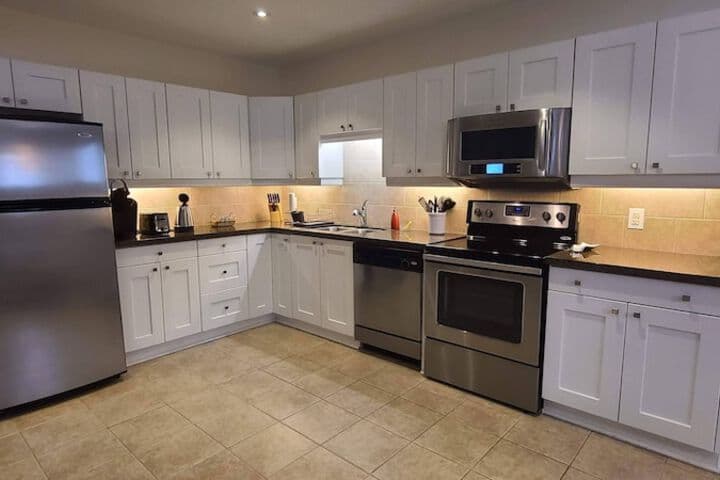 2 Bdrm Kitchen Laundry Weekly / monthly Discount photo 2