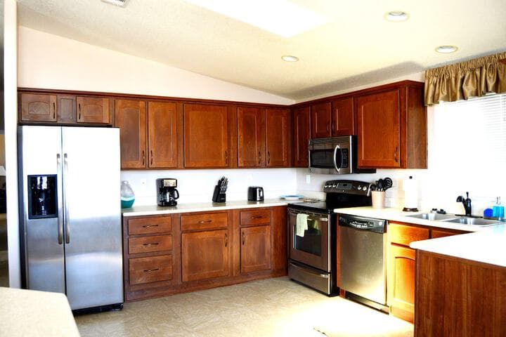 Gorgeous 3BD Havasu Home with Lake View photo 4