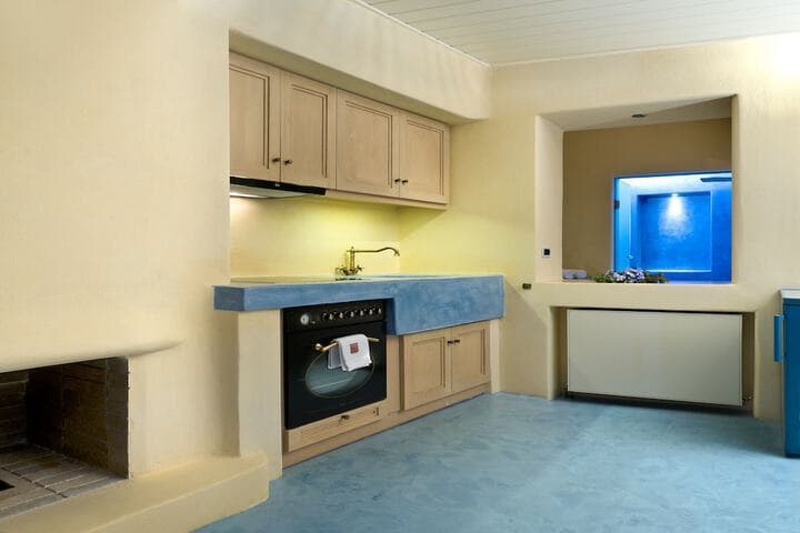 Voreina Gallery Suites photo 4