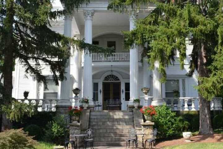 Albemarle Inn photo 2