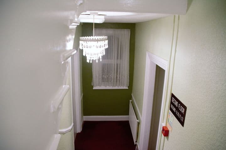 Crown Lodge Guest House photo 2