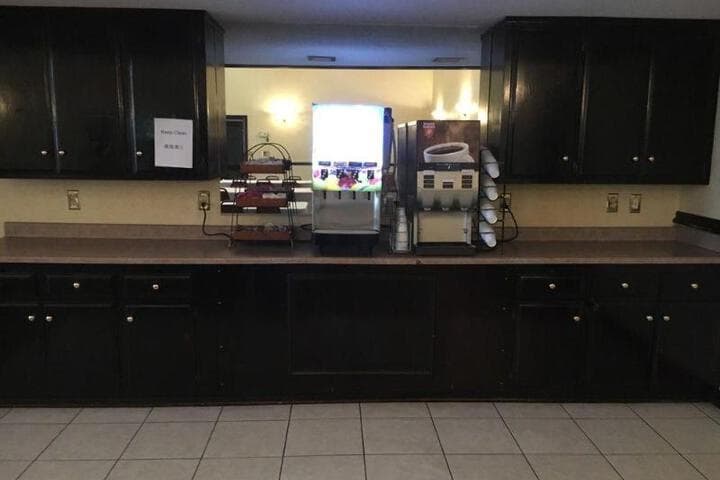Motel 6 ARTESIA CA photo 1