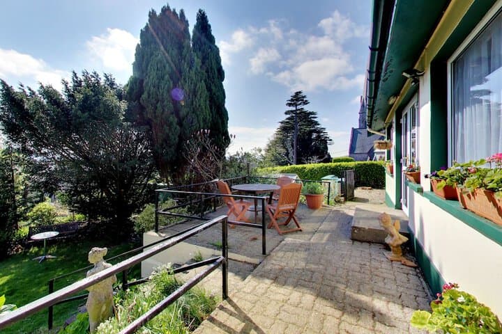 Robin Hill House photo 2