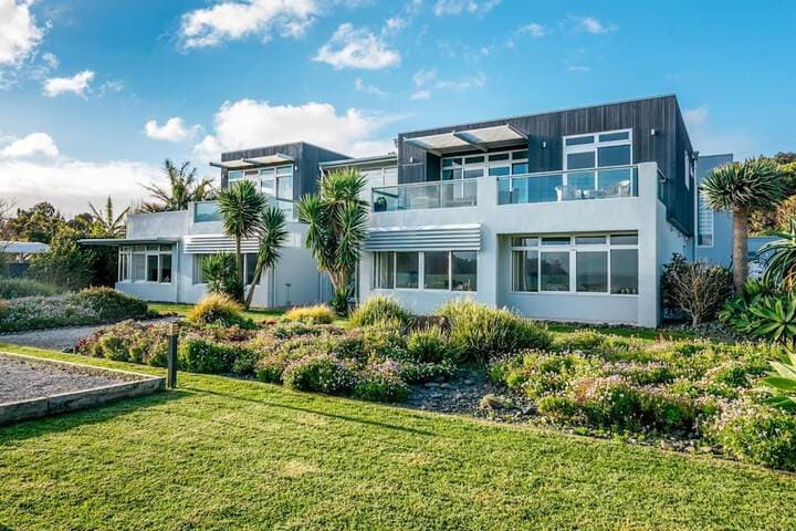 Waiheke Waterfront Lodge photo 2