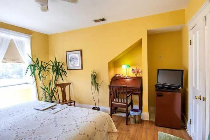 Friendly City Inn Bed & Breakfast photo 5