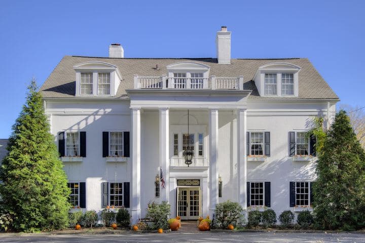 White Plains destination view