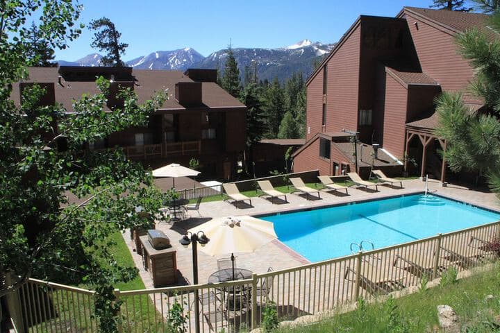 Mammoth Ski & Racquet Club photo 2