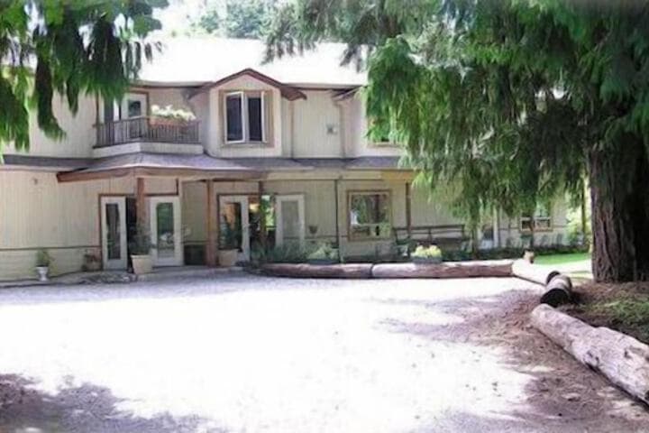 Cedar Wood Lodge B&B photo 2