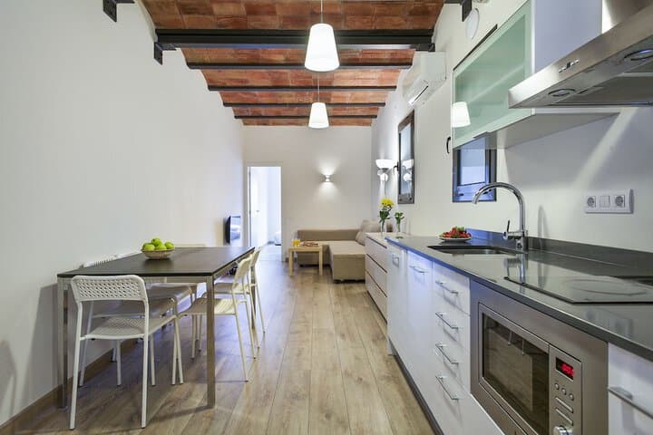 Fira Centric Apartments by gaiarooms photo 4