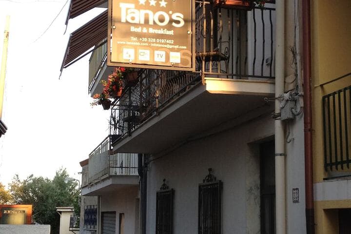 Tanos photo 3
