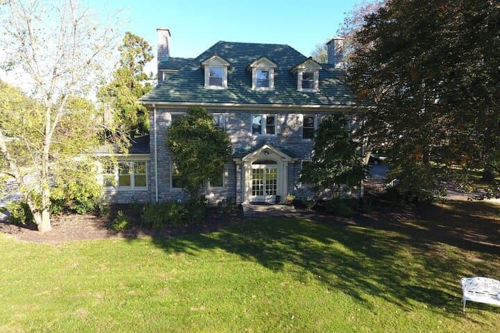 The Manor on Front photo 4