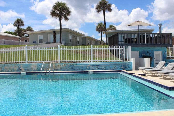 Shoreline Suites & Cabana Cottages photo 2