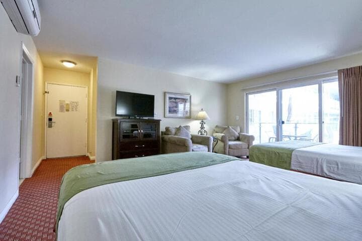Hollywood Orchid Suites photo 2