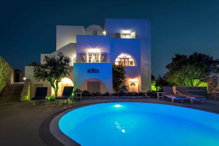LavaRock Villa photo 5