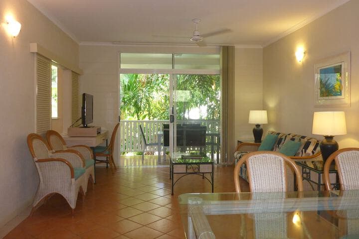 Palm Cove Tropic Apartments photo 3