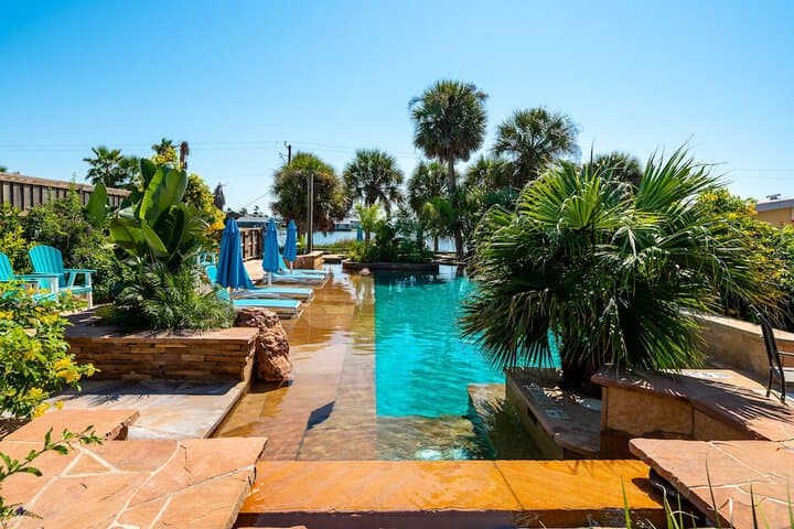 Little Bay Club photo 2