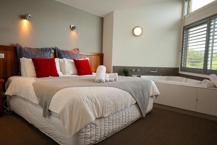 Tides Port Fairy photo 2