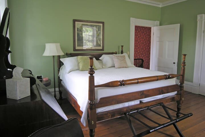 Delano Homestead Bed & Breakfast photo 5