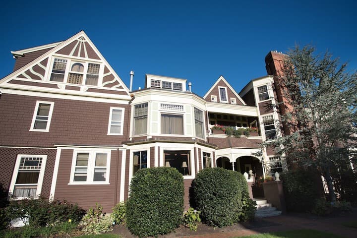 Ivy Lodge Bed & Breakfast photo 3