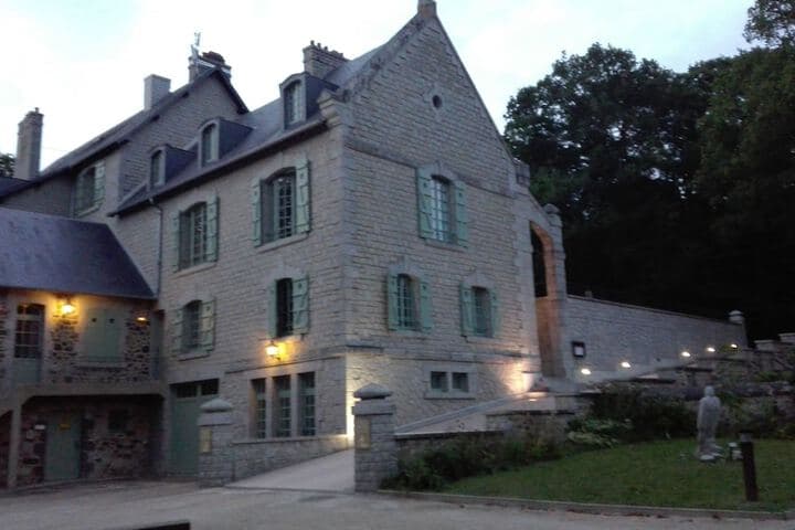 Saint-Leonard-des-Bois destination view