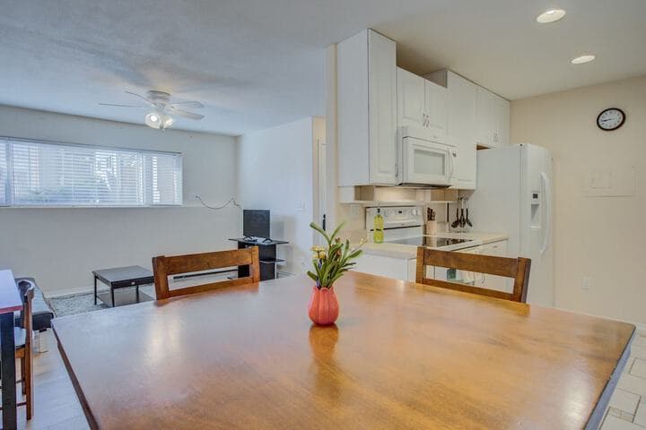 2 BD Value stay Dog friendly! photo 3