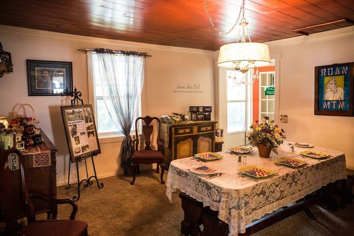 Mountain Harbour B&B&Hiker Hostel photo 5