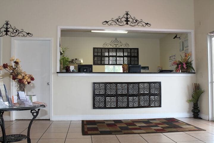 Travelers Inn photo 1