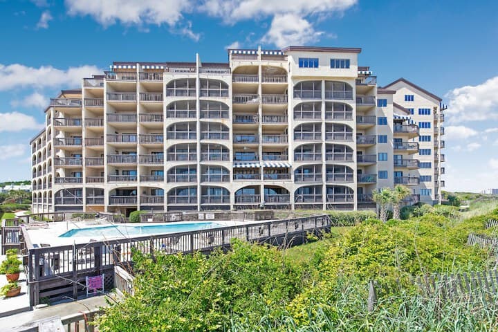 Condos by Beach Vacations North photo 4