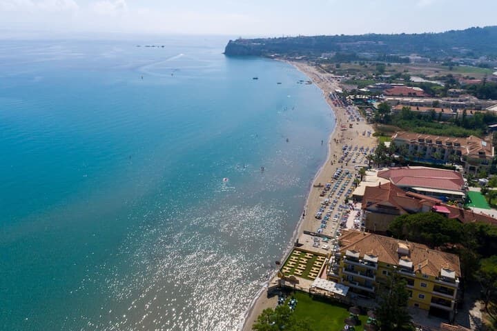 Andreolas Luxury Suites photo 4